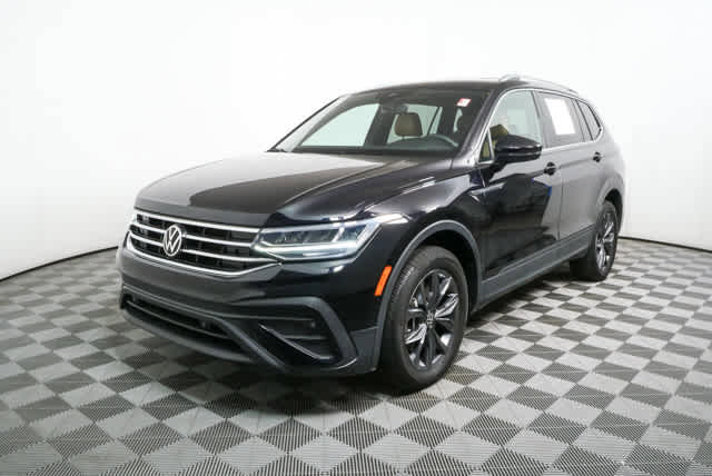 Certified 2024 Volkswagen Tiguan SE FWD image 33