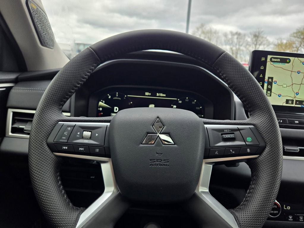 New 2025 Mitsubishi Outlander SE image 31