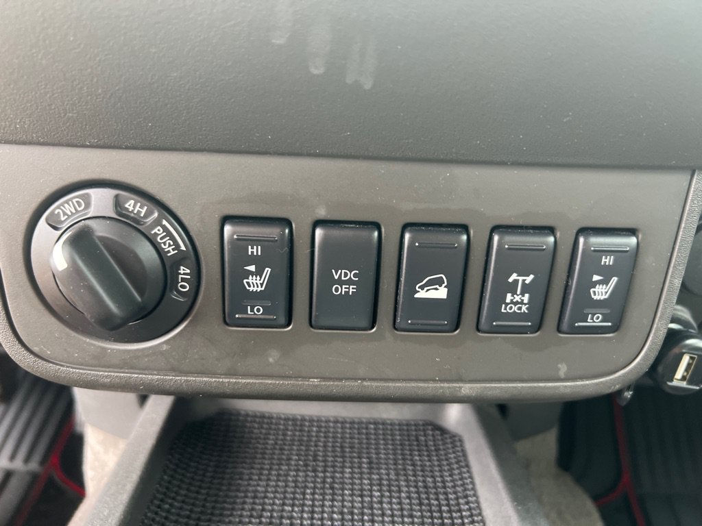 Used 2010 Nissan Frontier PRO-4X w/ Pro-4x Value Truck Pkg AWD/4WD image 13
