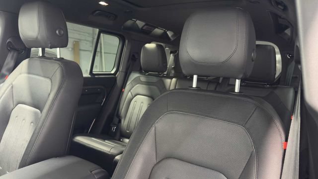 Used 2021 Land Rover Defender 110 X-Dynamic SE AWD/4WD image 26