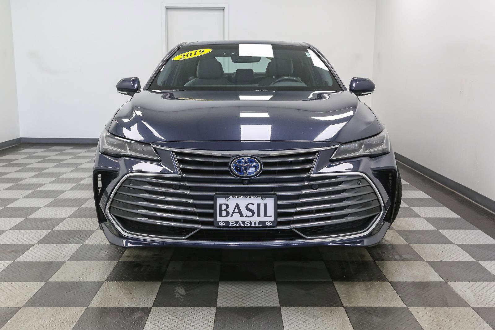 Used 2019 Toyota Avalon Limited w/ Advanced Safety Package FWD image 3