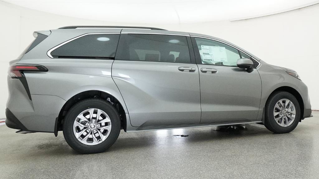New 2026 Toyota Sienna LE FWD image 29