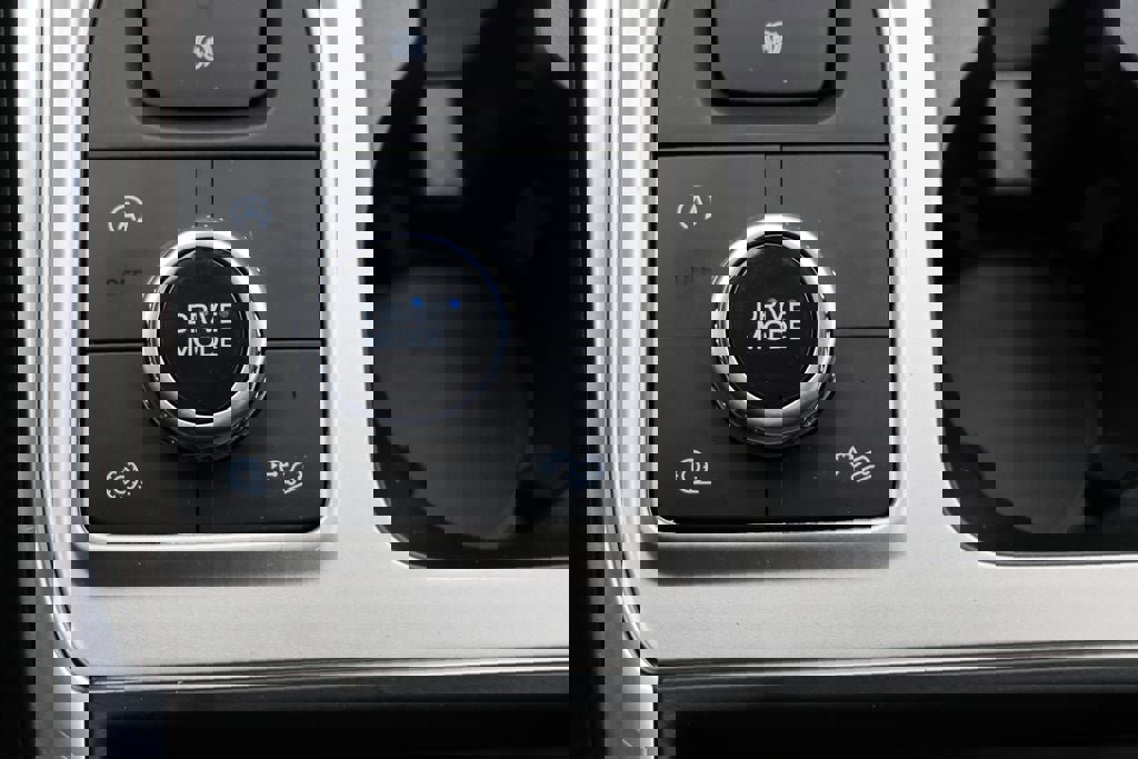 Used 2021 Ford Explorer XLT w/ Equipment Group 202A image 25