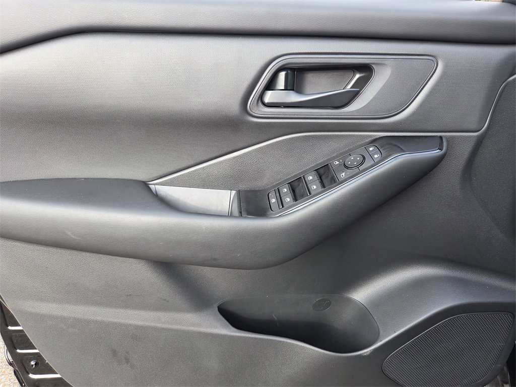 Certified 2025 Nissan Rogue S image 13