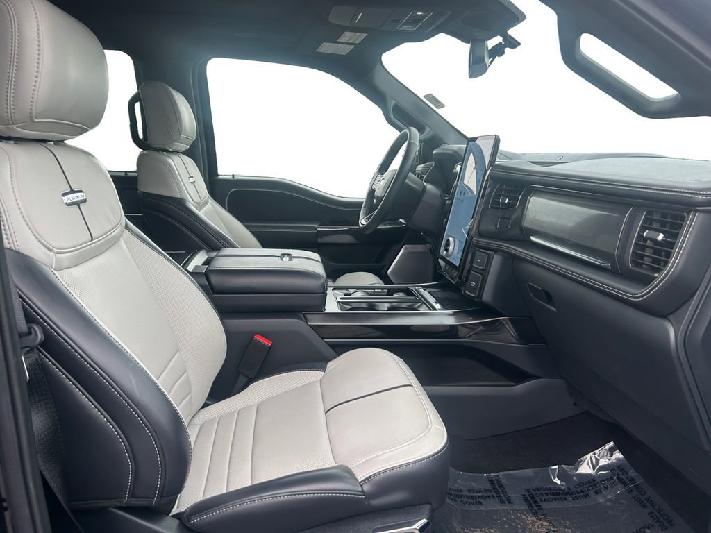 Used 2025 Ford F150 Lightning Platinum image 17