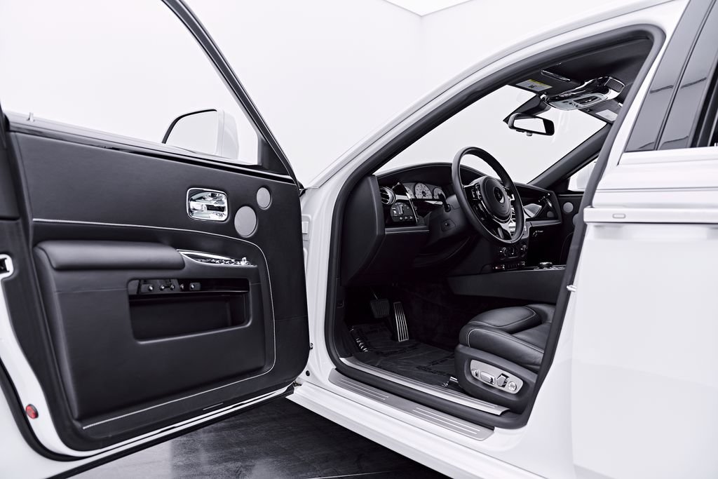 Used 2018 Rolls-Royce Ghost RWD image 43