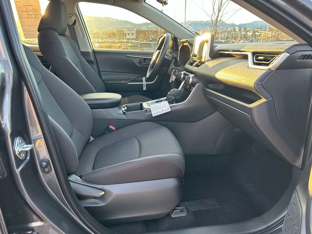Used 2025 Toyota RAV4 LE image 28