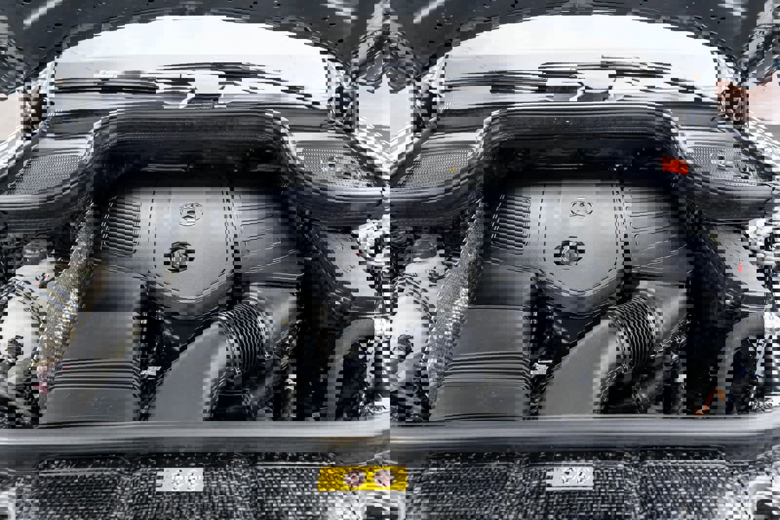 Used 2025 Mercedes-Benz GLE 450e 4MATIC w/ Driver Assistance Package image 9