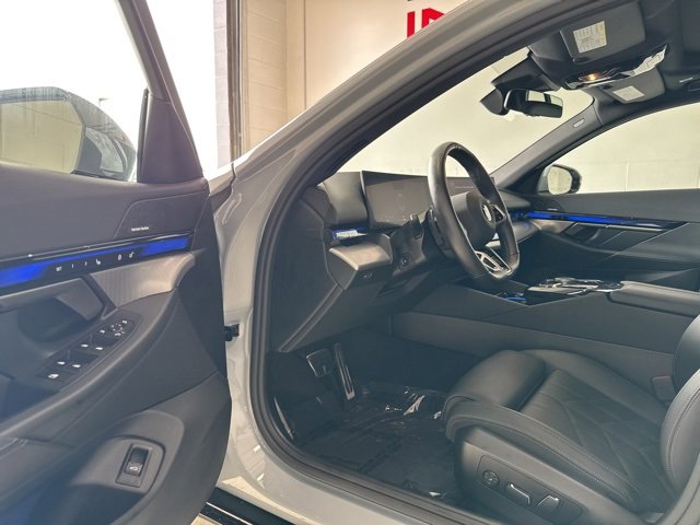 Used 2024 BMW 540i xDrive w/ M Sport Package image 15