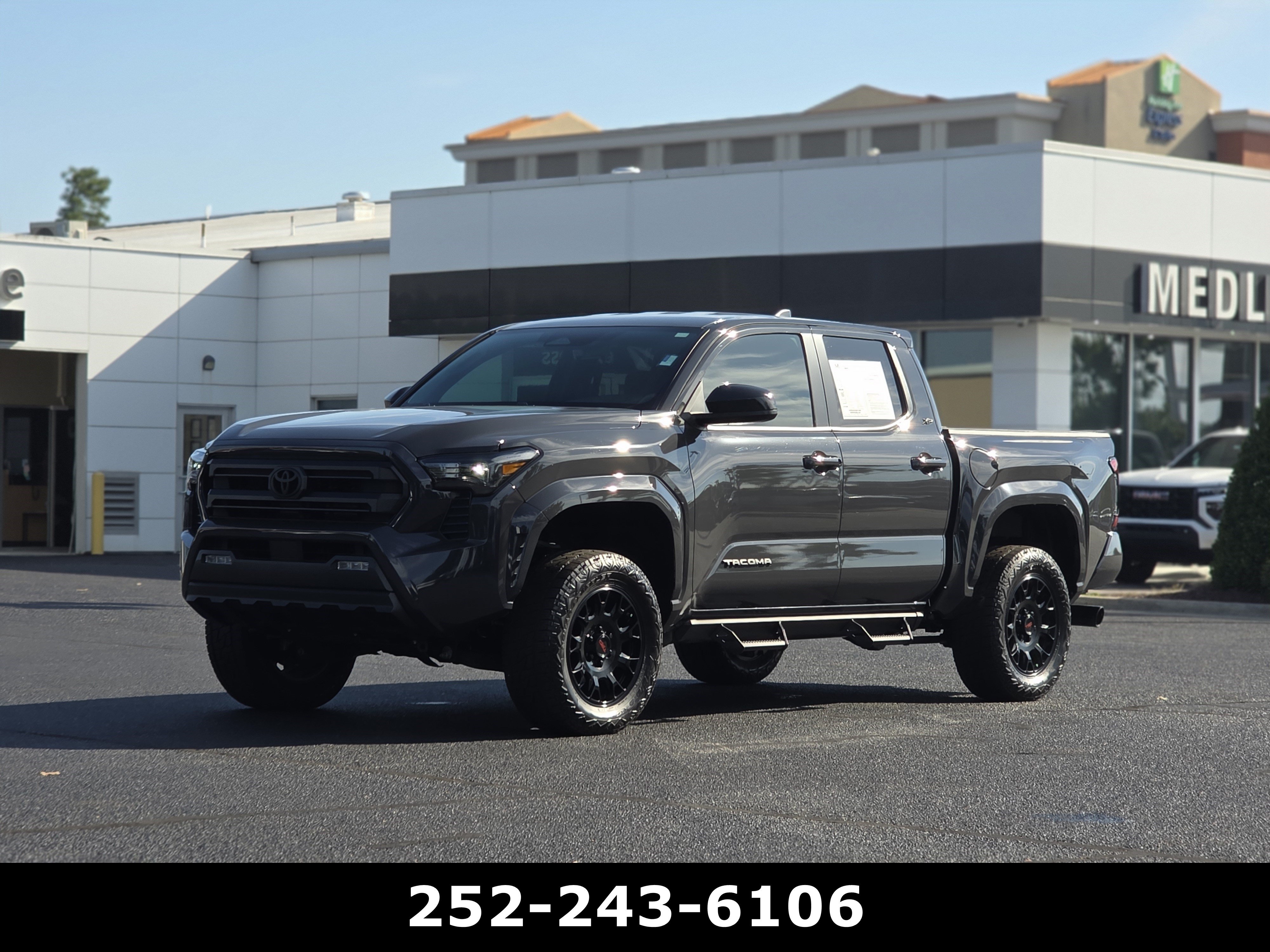 Used 2025 Toyota Tacoma SR5 AWD/4WD image 3