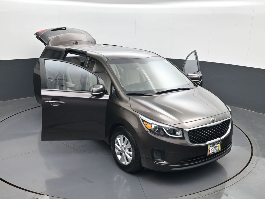 Used 2017 Kia Sedona LX image 30