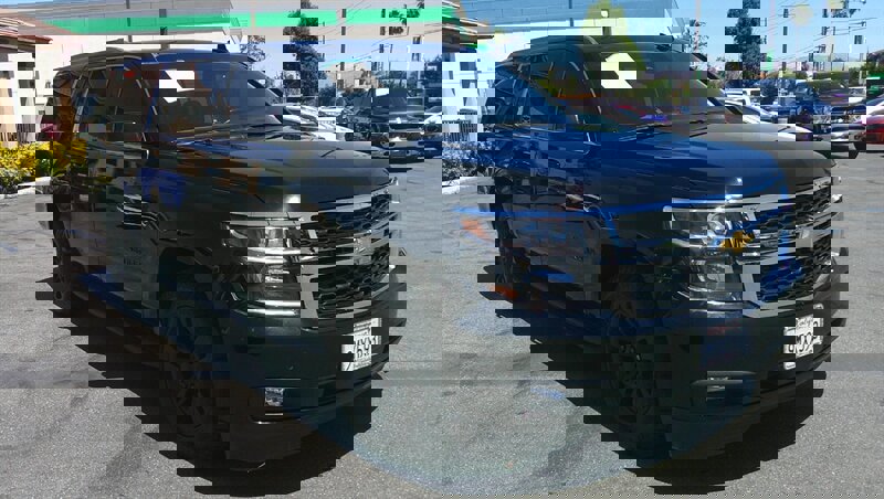 Used 2019 Chevrolet Suburban LT w/ Luxury Package image 7