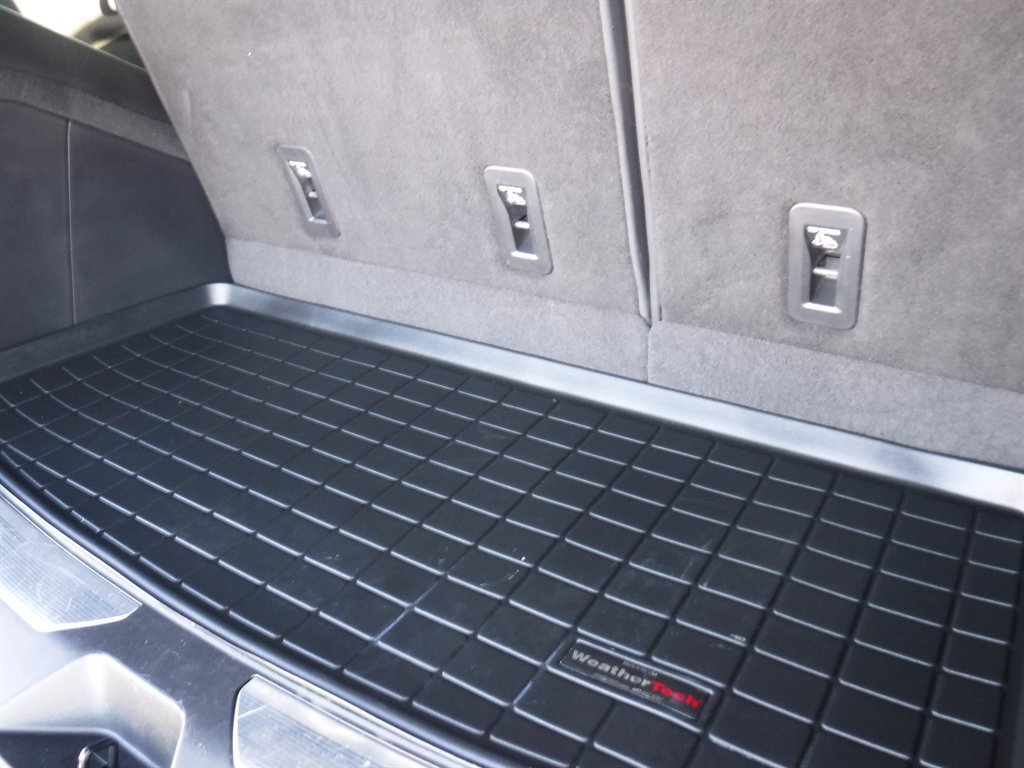 Used 2023 Cadillac Escalade Premium Luxury RWD image 8