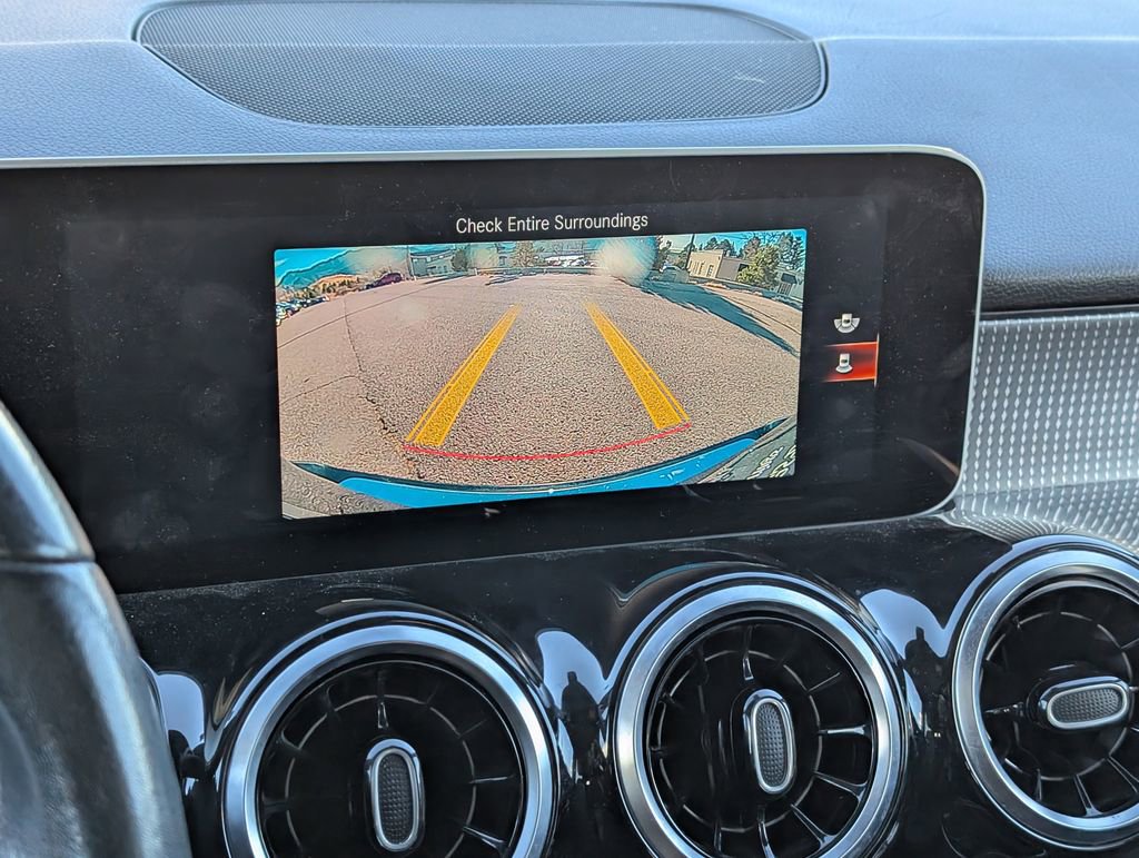 Used 2020 Mercedes-Benz GLB 250 4MATIC w/ Premium Package image 16