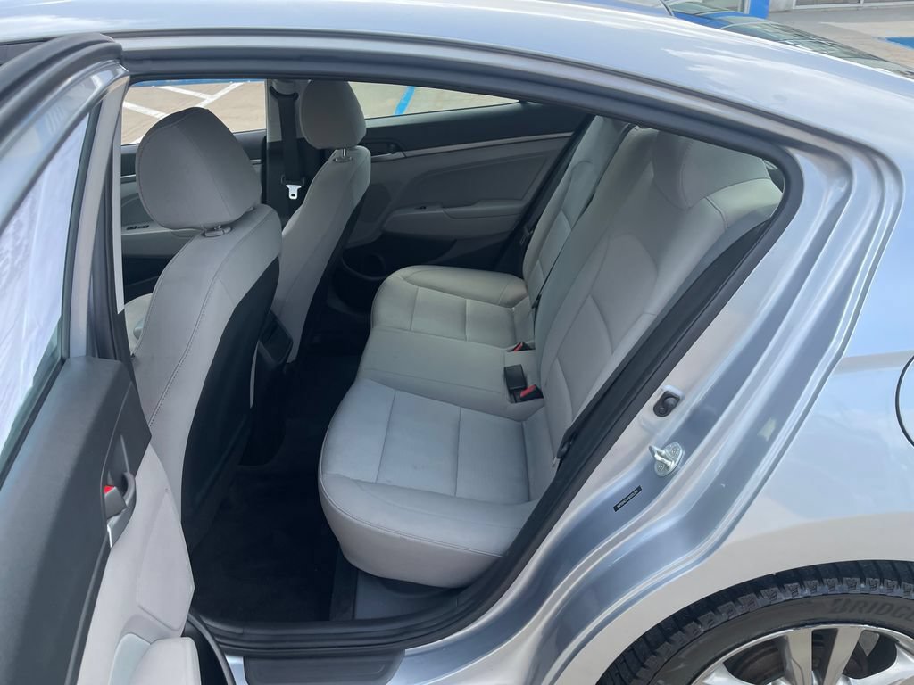 Used 2017 Hyundai Elantra SE FWD image 25