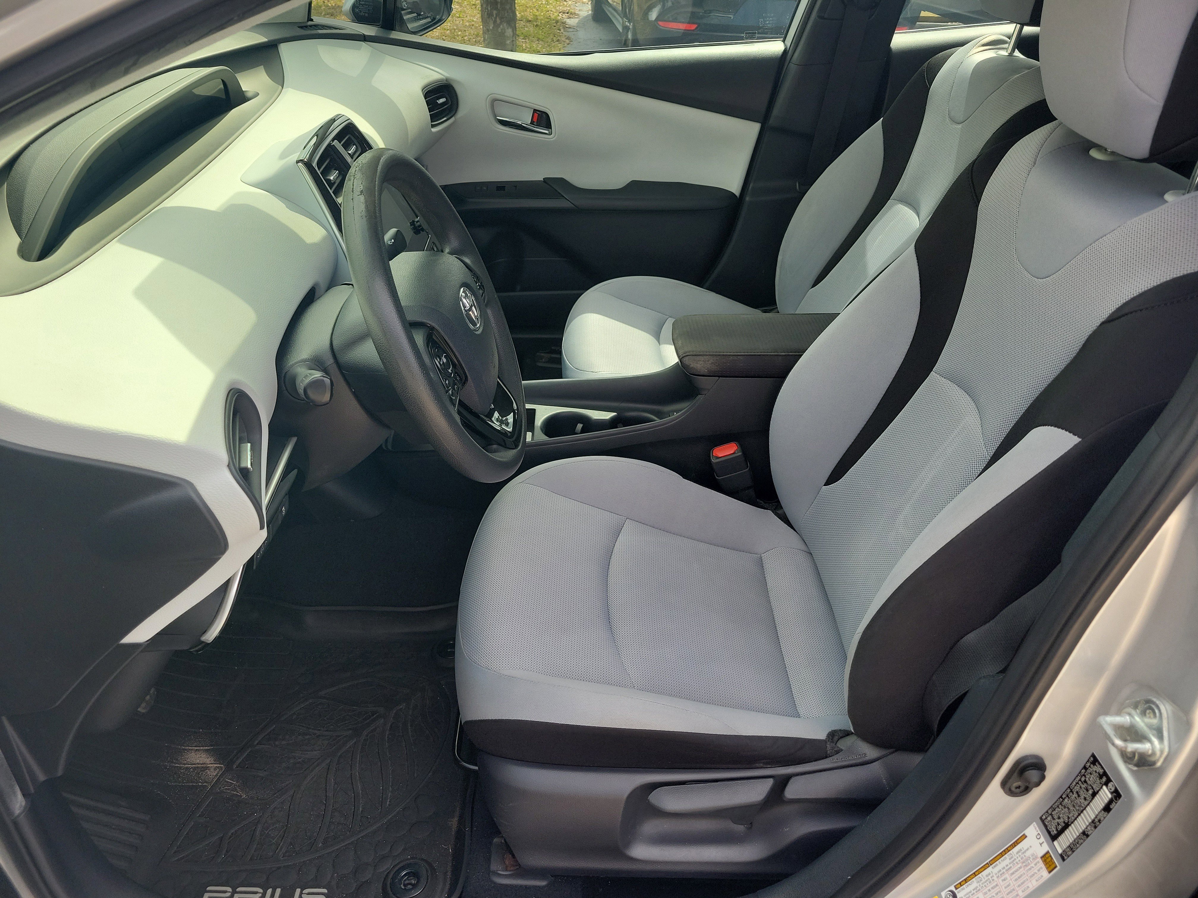 Used 2019 Toyota Prius L Eco FWD image 20