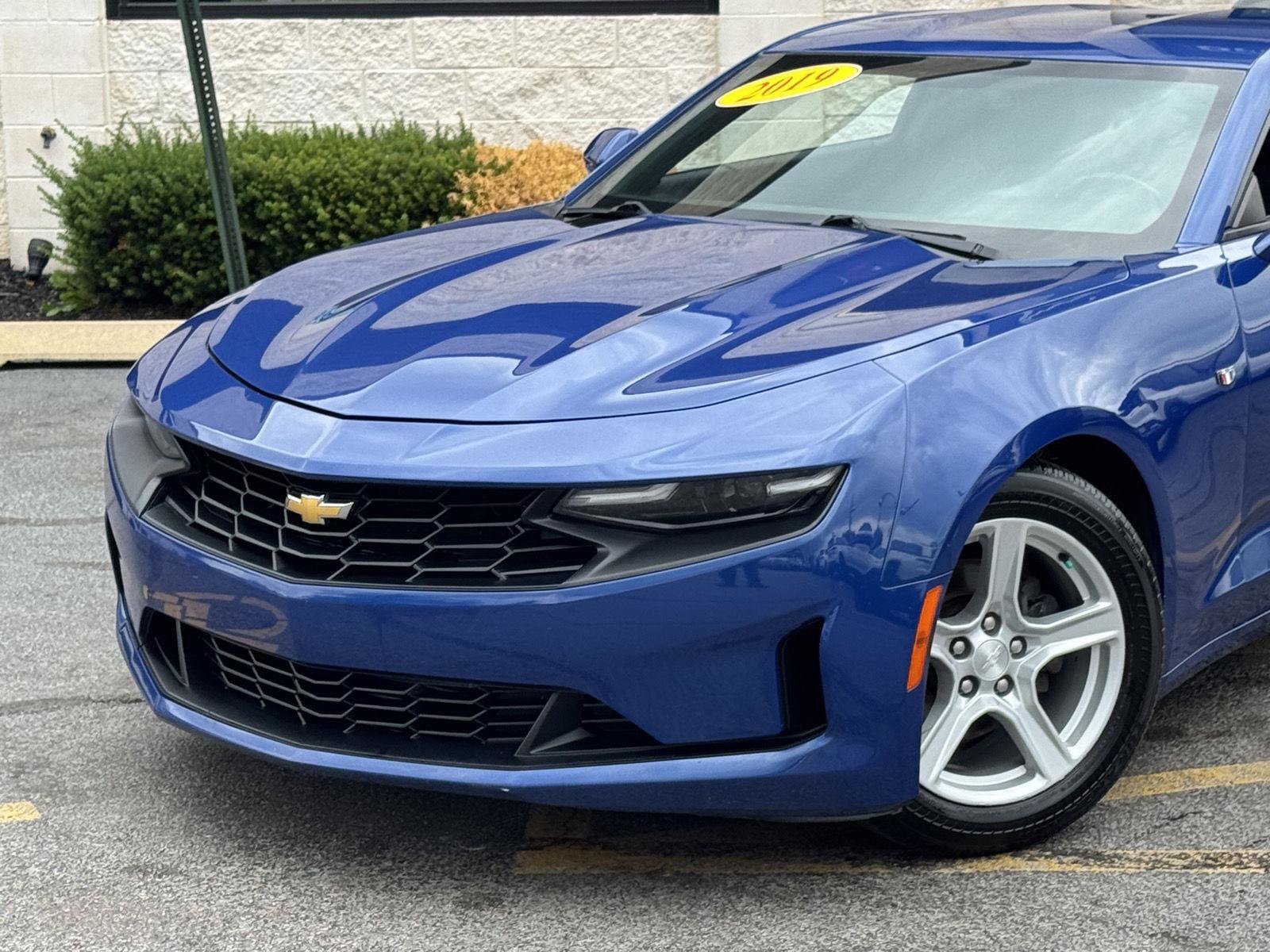 Used 2019 Chevrolet Camaro LT RWD image 3