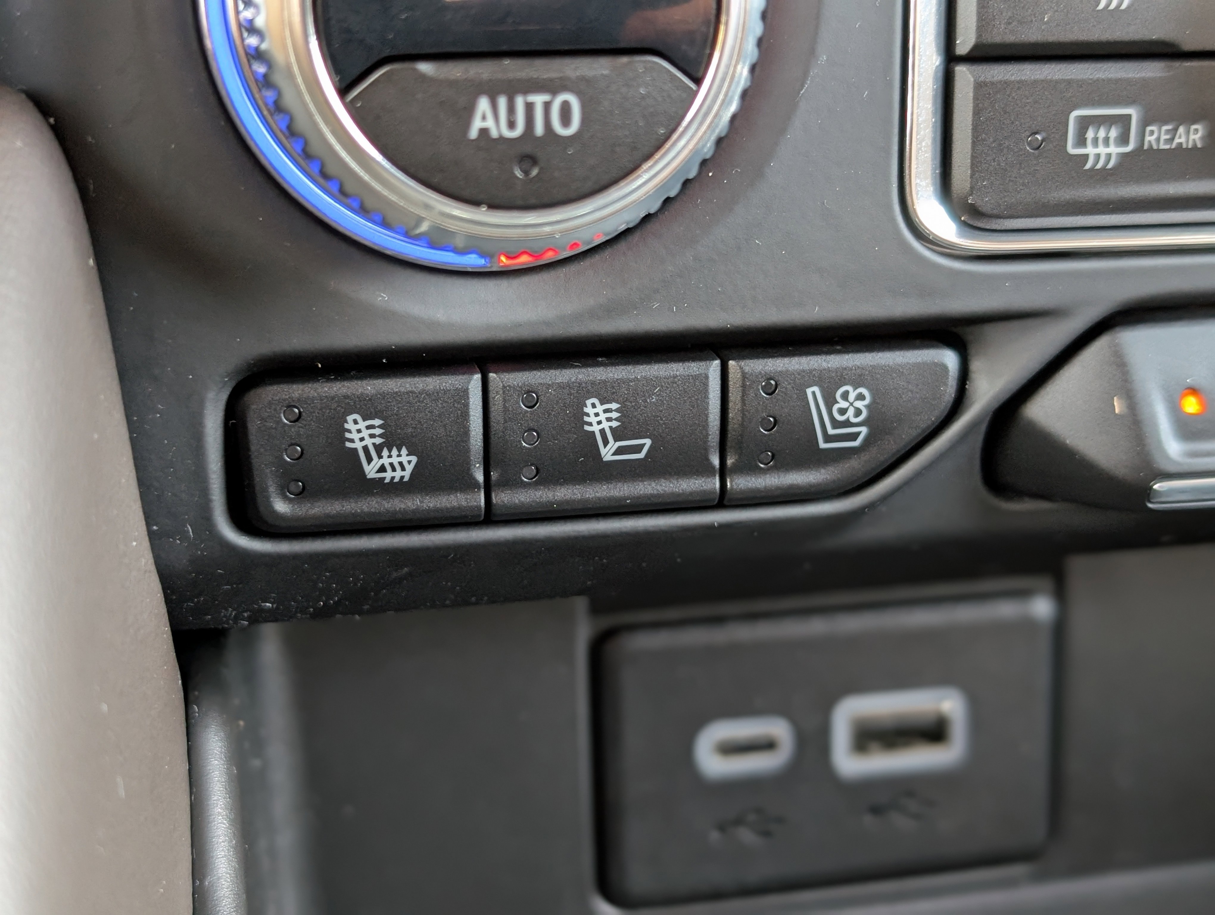 Used 2023 GMC Yukon XL SLT w/ SLT Luxury Package image 32