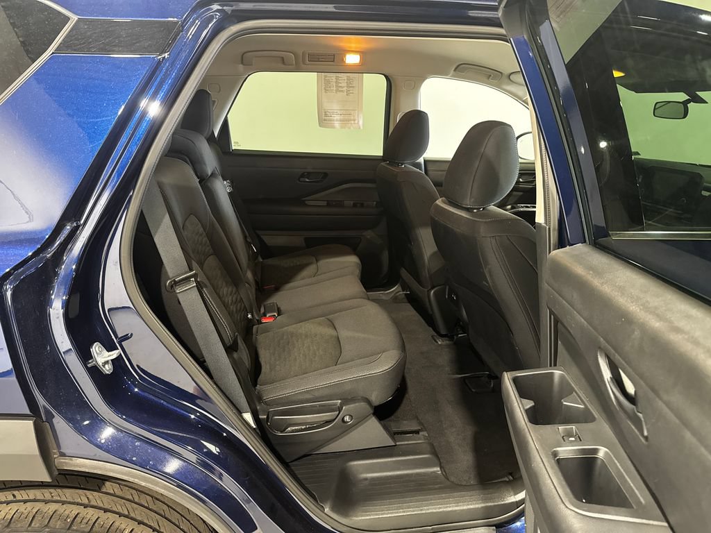 Used 2025 Nissan Pathfinder SV AWD/4WD image 25