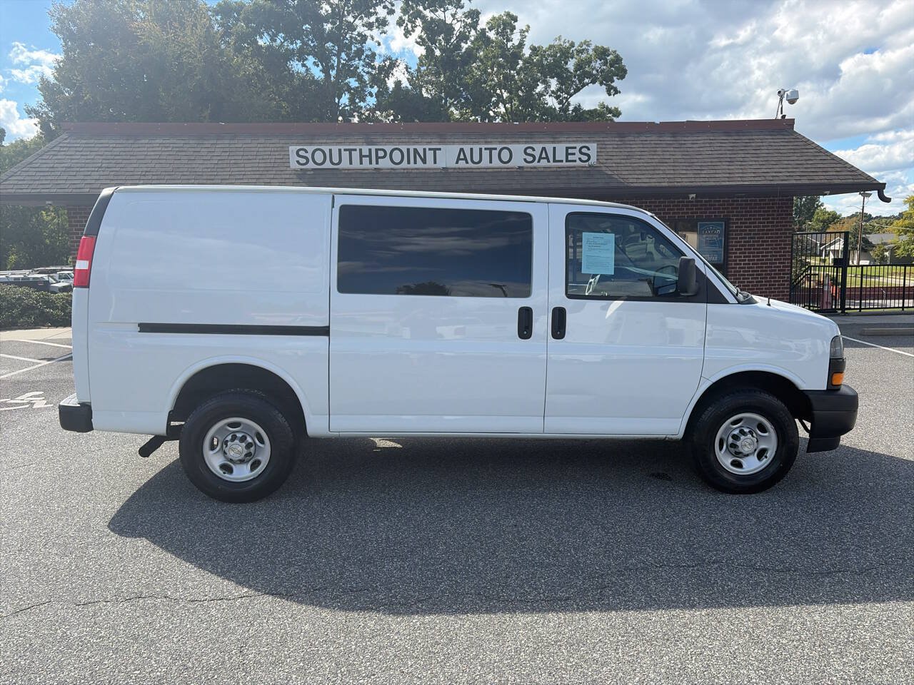 Used 2022 Chevrolet Express 2500 w/ Driver Convenience Package RWD image 8