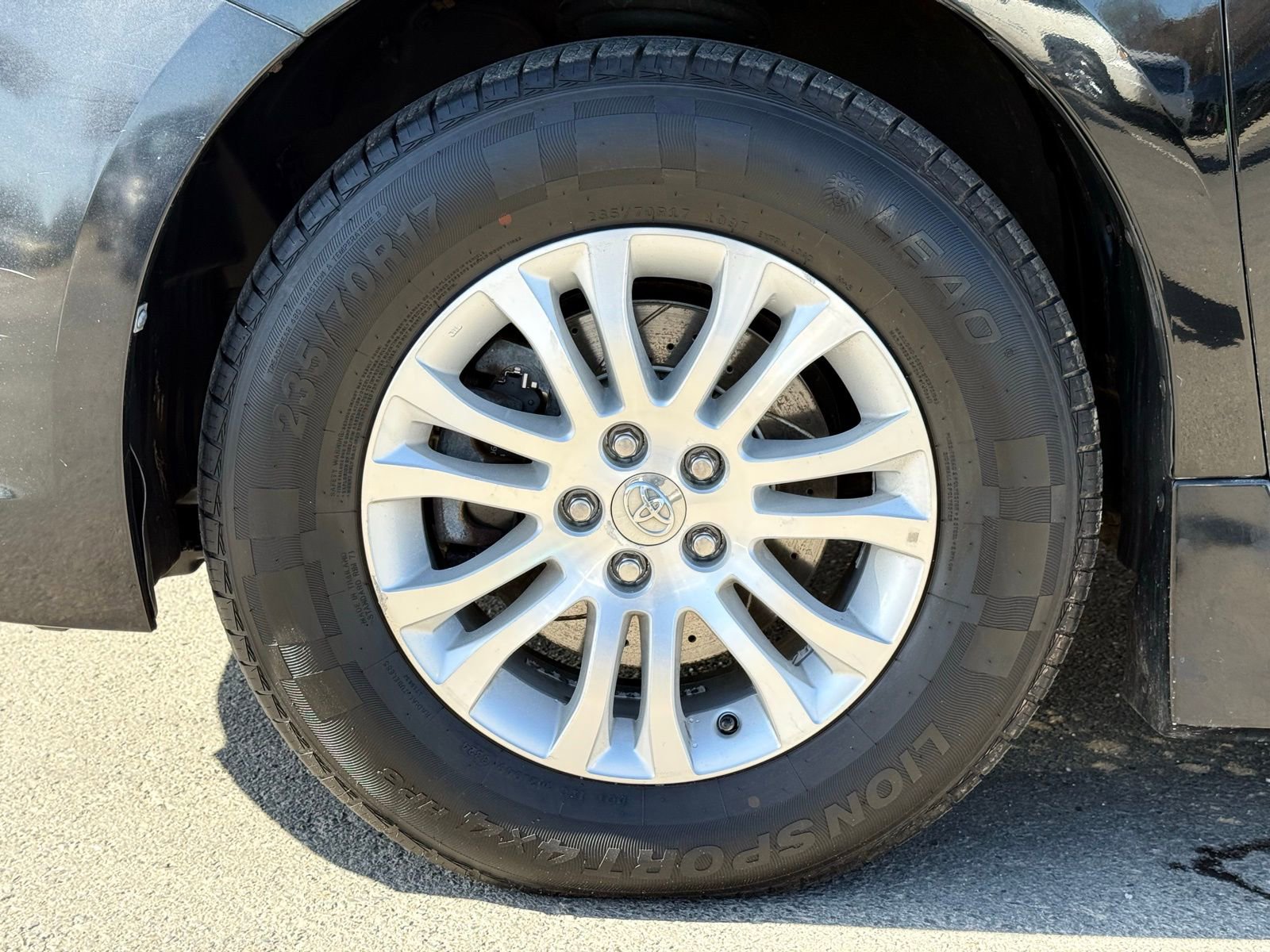 Used 2013 Toyota Sienna XLE w/ Premium Pkg image 11