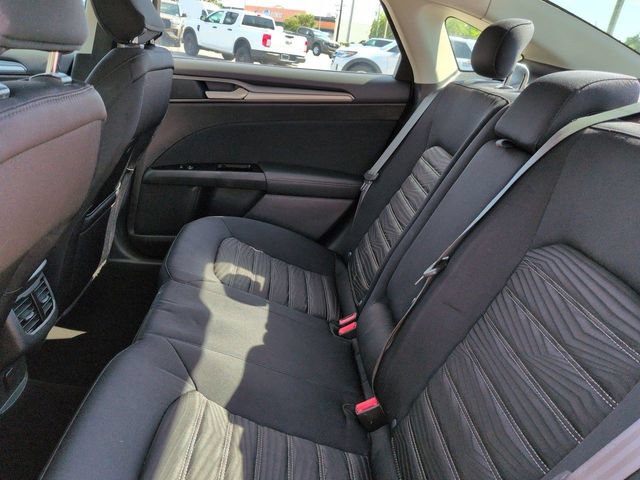 Used 2016 Ford Fusion SE FWD image 13