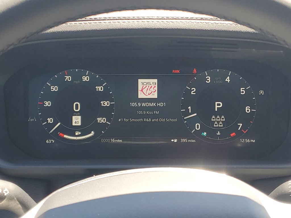 Used 2025 Land Rover Discovery Dynamic SE AWD/4WD image 17