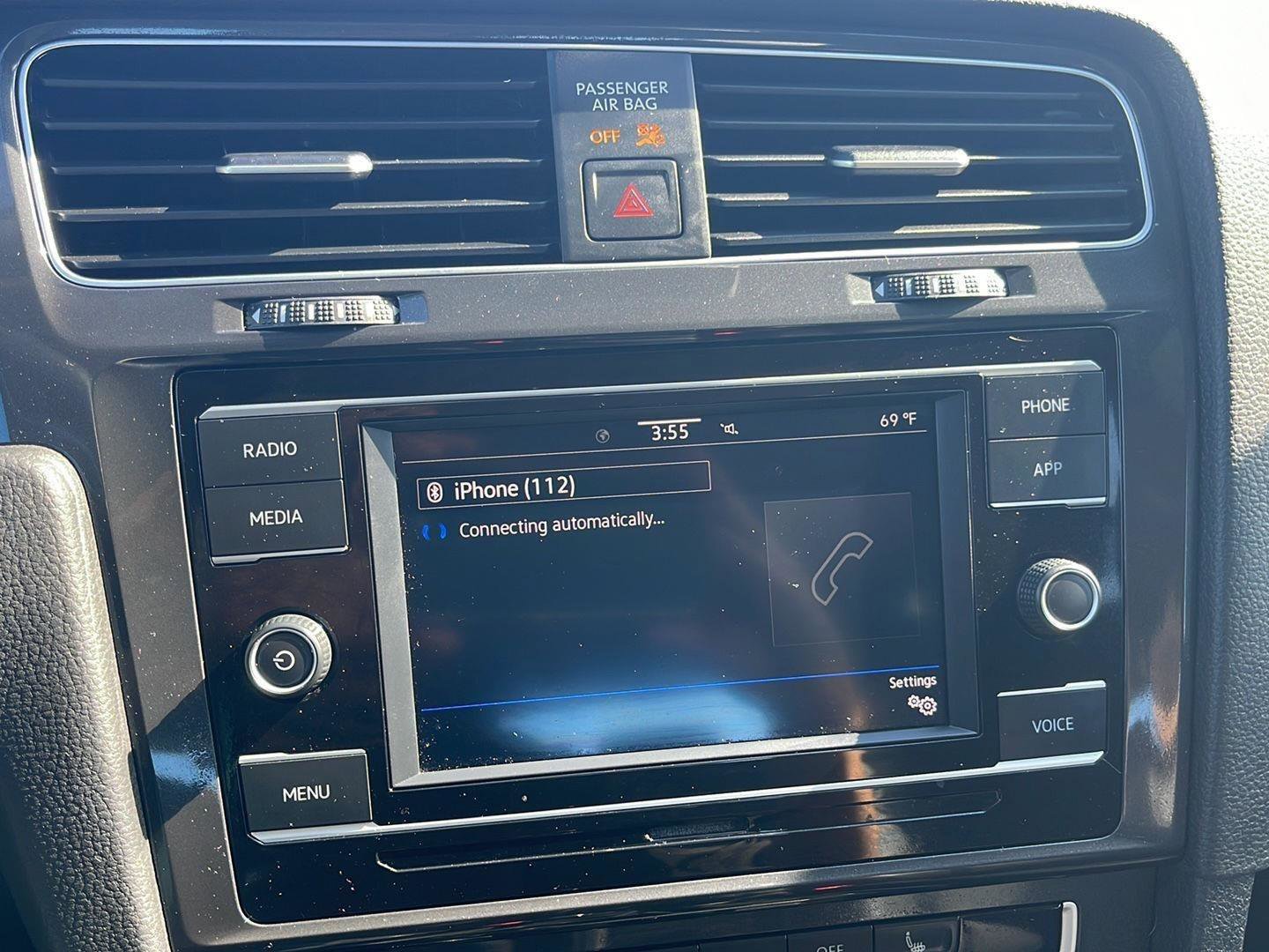 Used 2021 Volkswagen Golf 4-Door image 29