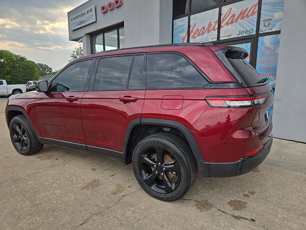 Used 2023 Jeep Grand Cherokee Altitude AWD/4WD image 6