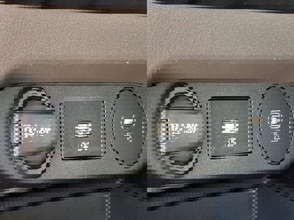 Used 2025 Hyundai Elantra SEL image 26