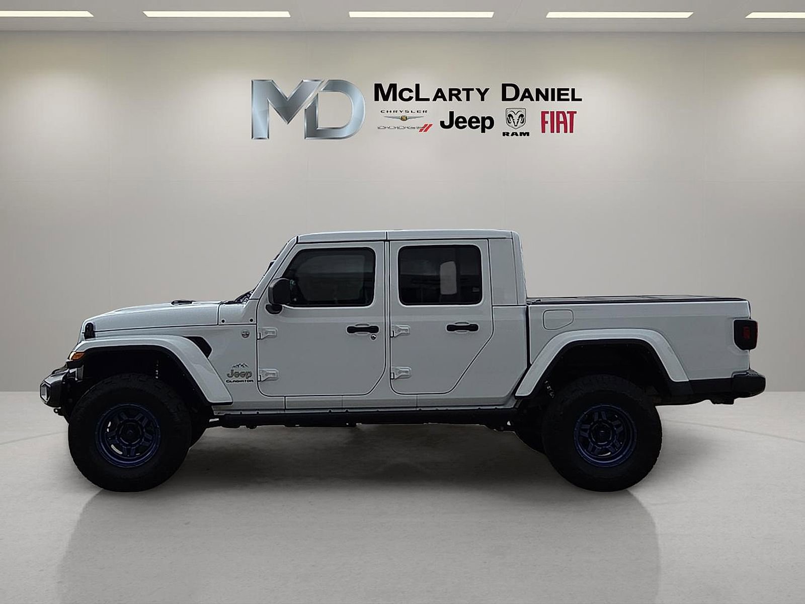 Used 2022 Jeep Gladiator Overland w/ Popular Equipment Package AWD/4WD image 3