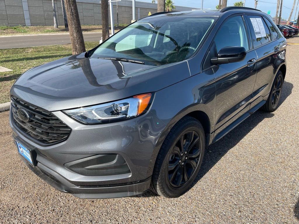 Used 2024 Ford Edge SE w/ Black Appearance Package image 3