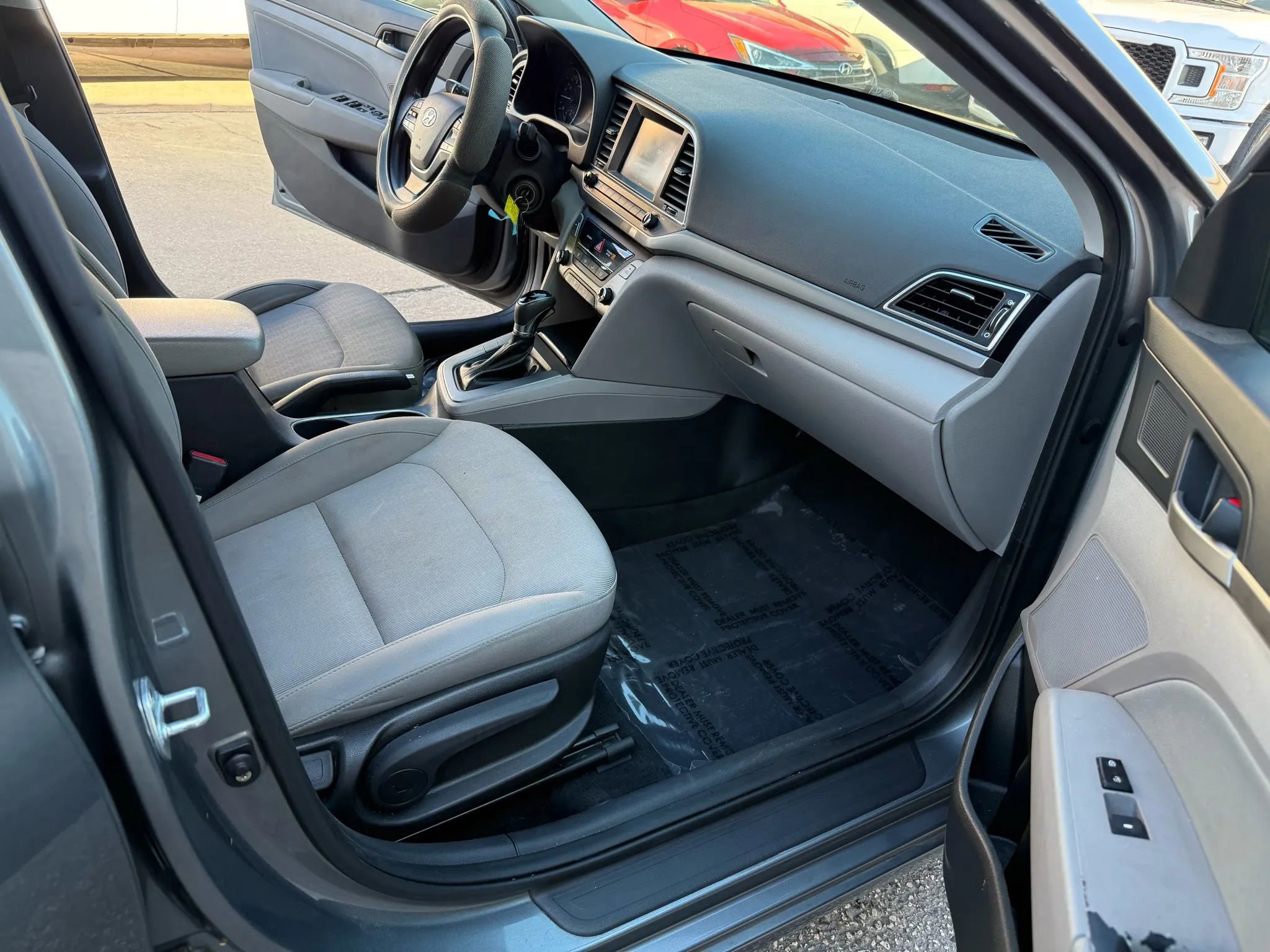 Used 2017 Hyundai Elantra SE image 19