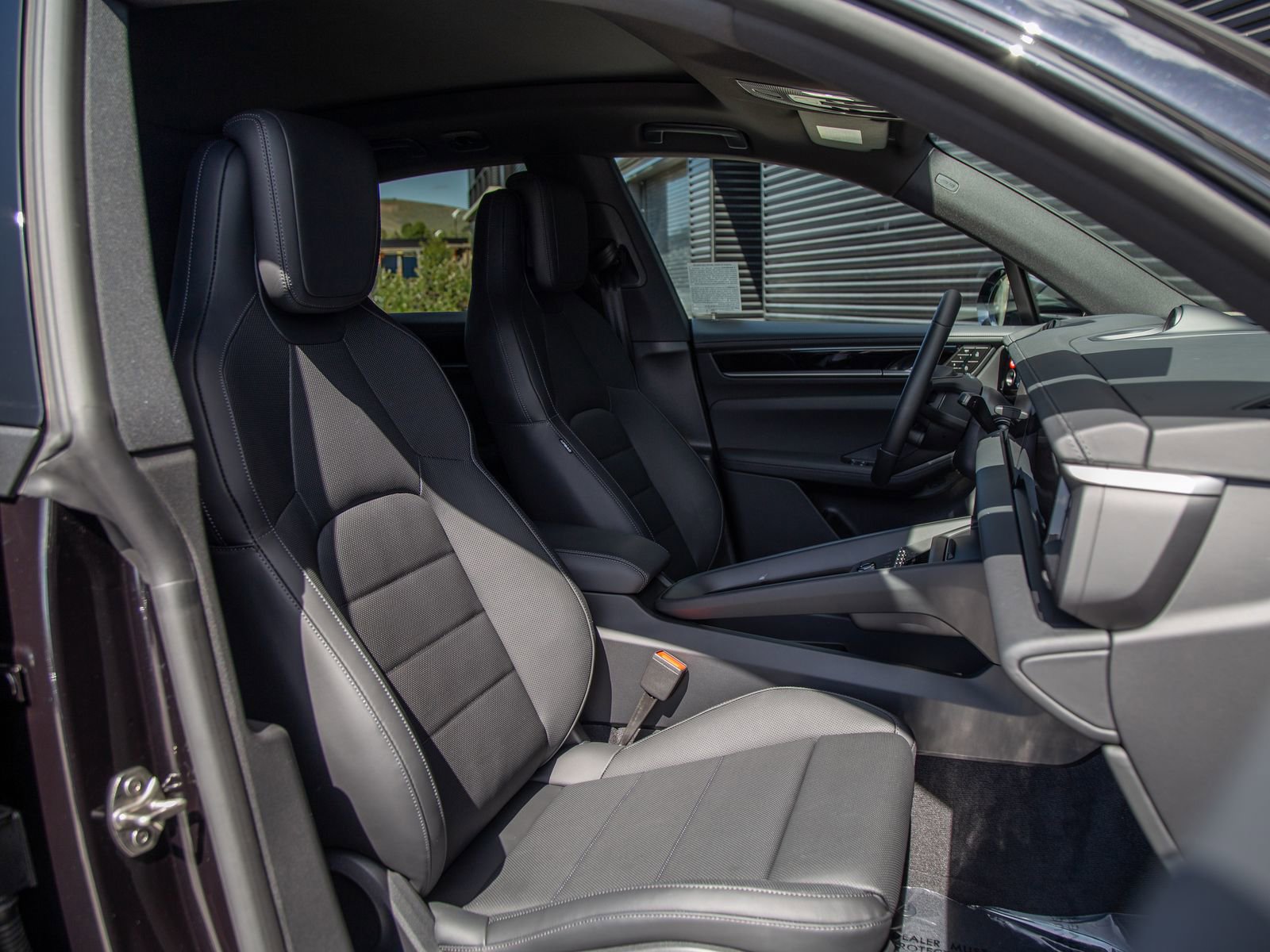 Used 2025 Porsche Macan 4S Electric AWD/4WD image 26