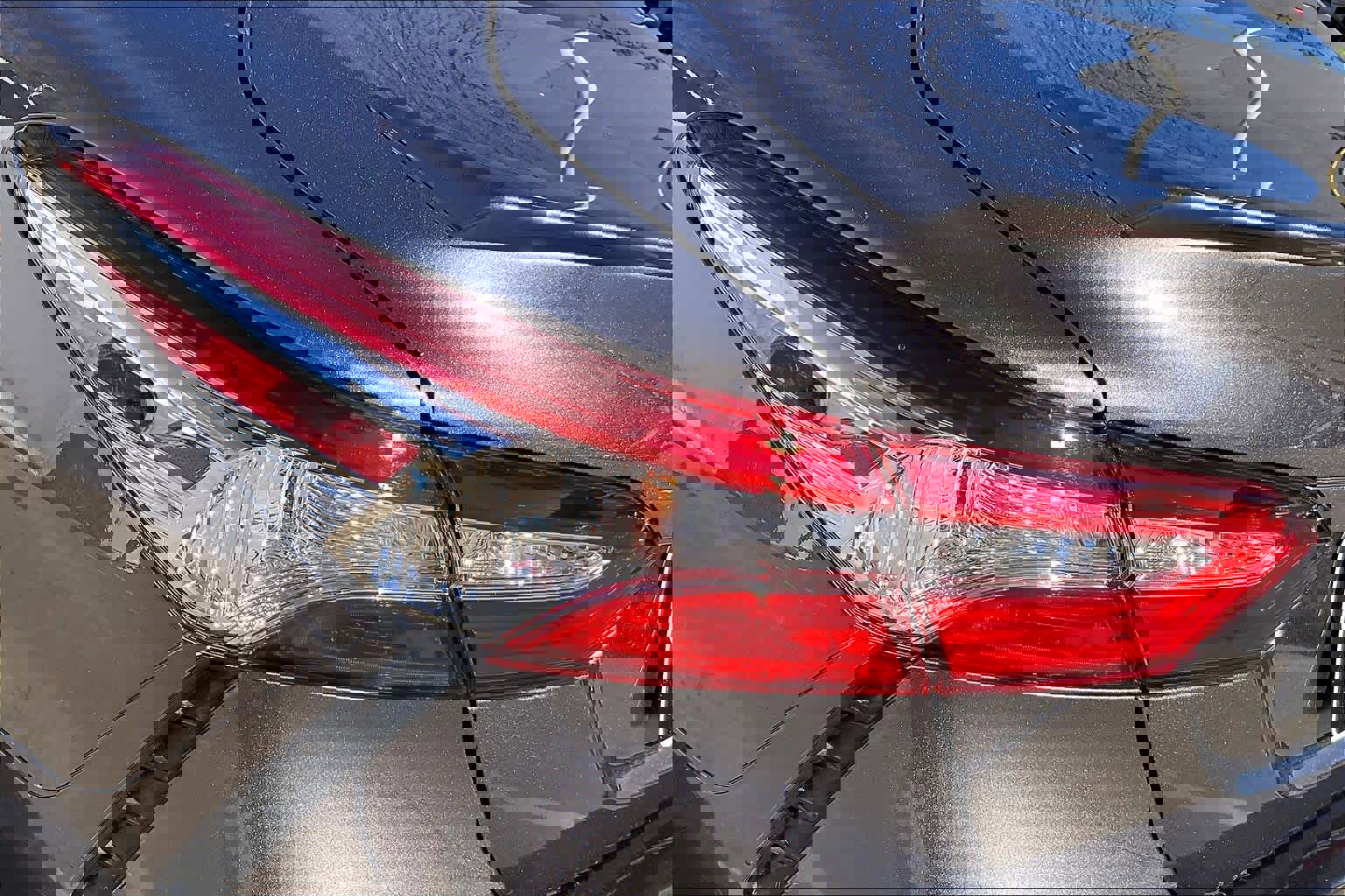 Used 2020 Toyota Camry SE image 26