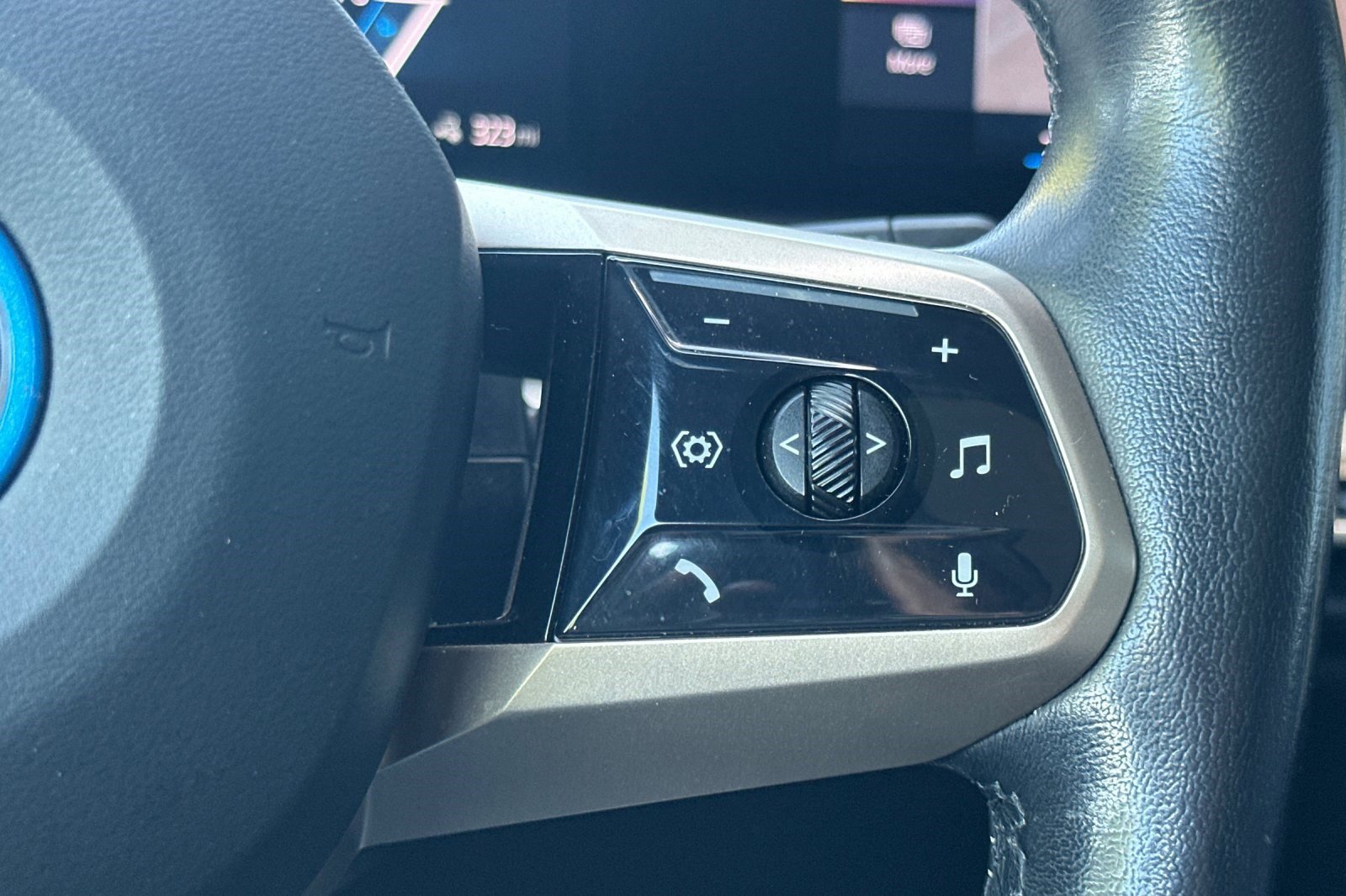 Certified 2023 BMW iX xDrive50 w/ Sport Package image 31