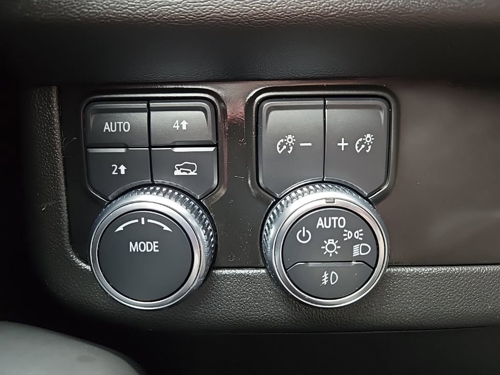 Used 2023 GMC Yukon SLT w/ SLT Premium Package image 20