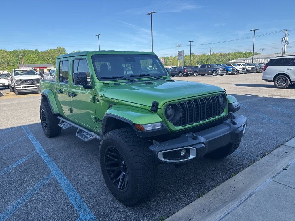 Used 2025 Jeep Gladiator Sport w/ Premium Package image 5