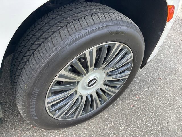 Used 2022 Cadillac Escalade ESV Premium Luxury image 15