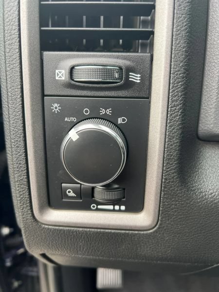 Used 2014 RAM 1500 ST w/ SXT Appearance Group AWD/4WD image 23