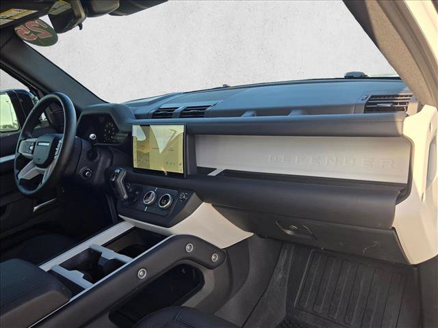 Used 2025 Land Rover Defender 110 X-Dynamic SE AWD/4WD image 22