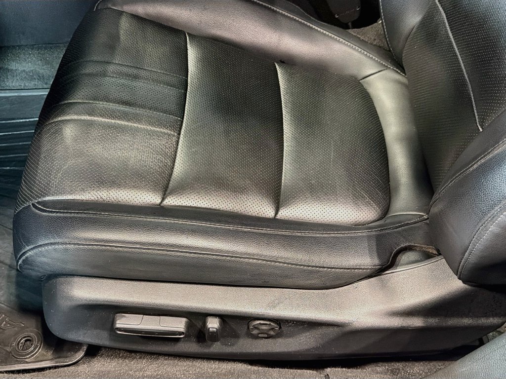 Used 2018 Honda Accord Touring image 19