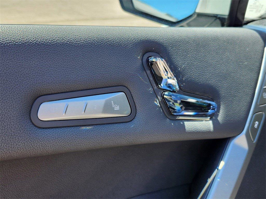 Certified 2025 BMW iX M60 image 33