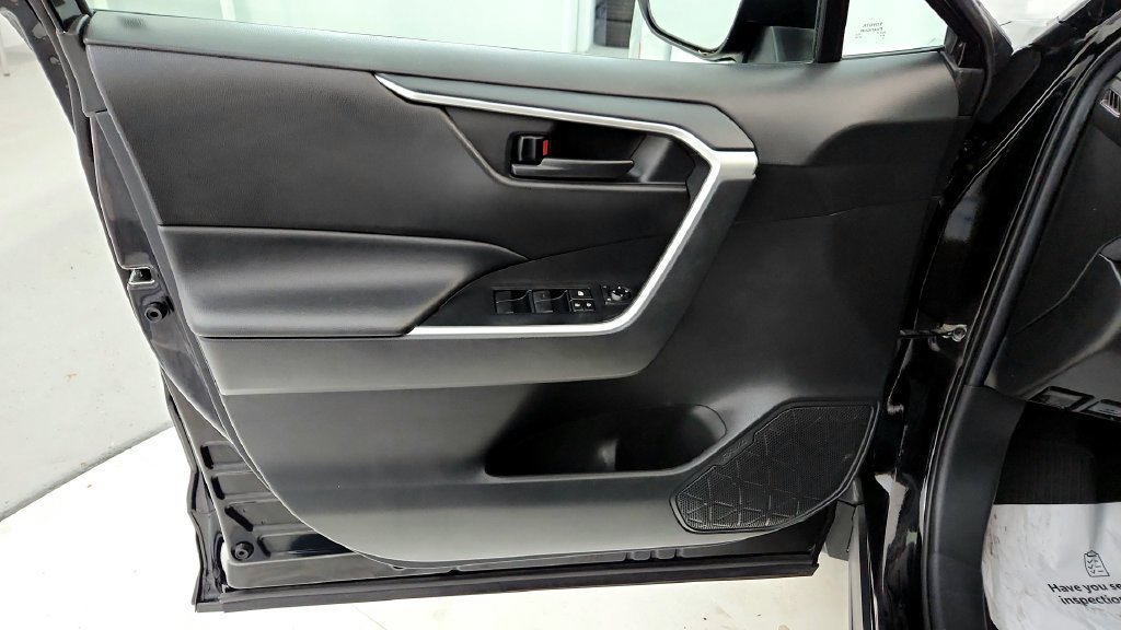 Certified 2021 Toyota RAV4 LE AWD/4WD image 22