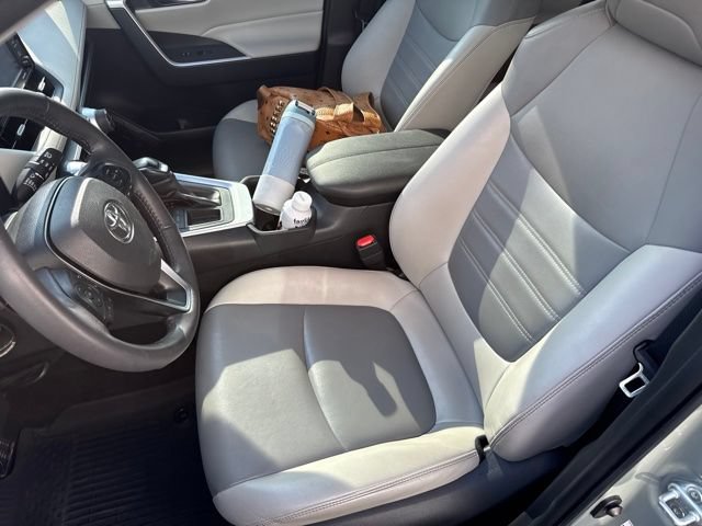 Used 2020 Toyota RAV4 XLE Premium FWD image 9