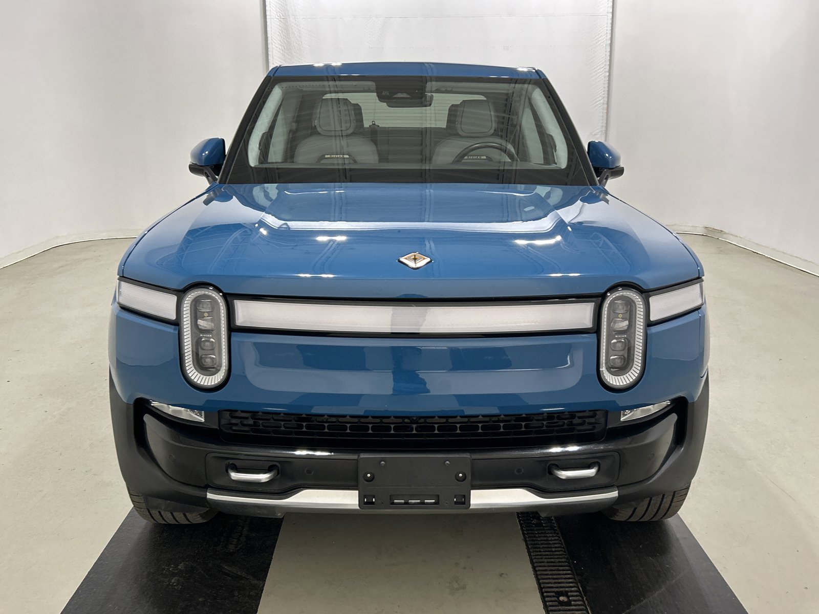 Used 2023 Rivian R1T Adventure image 8
