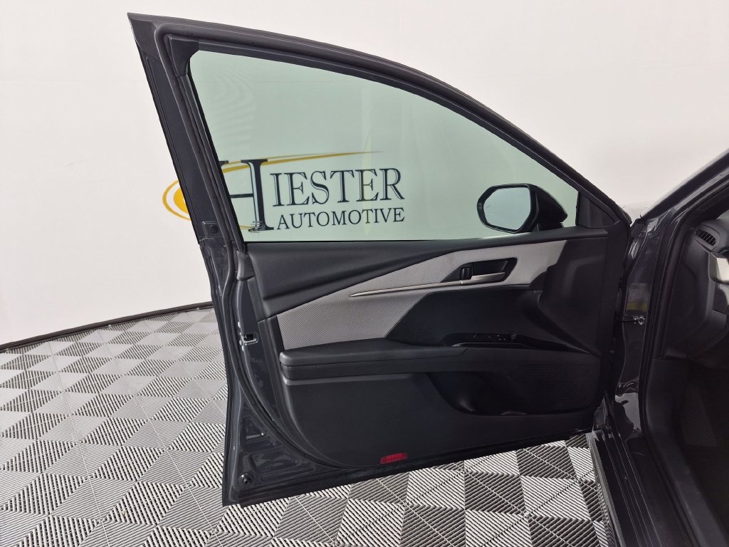 Used 2025 Toyota Camry SE FWD image 13