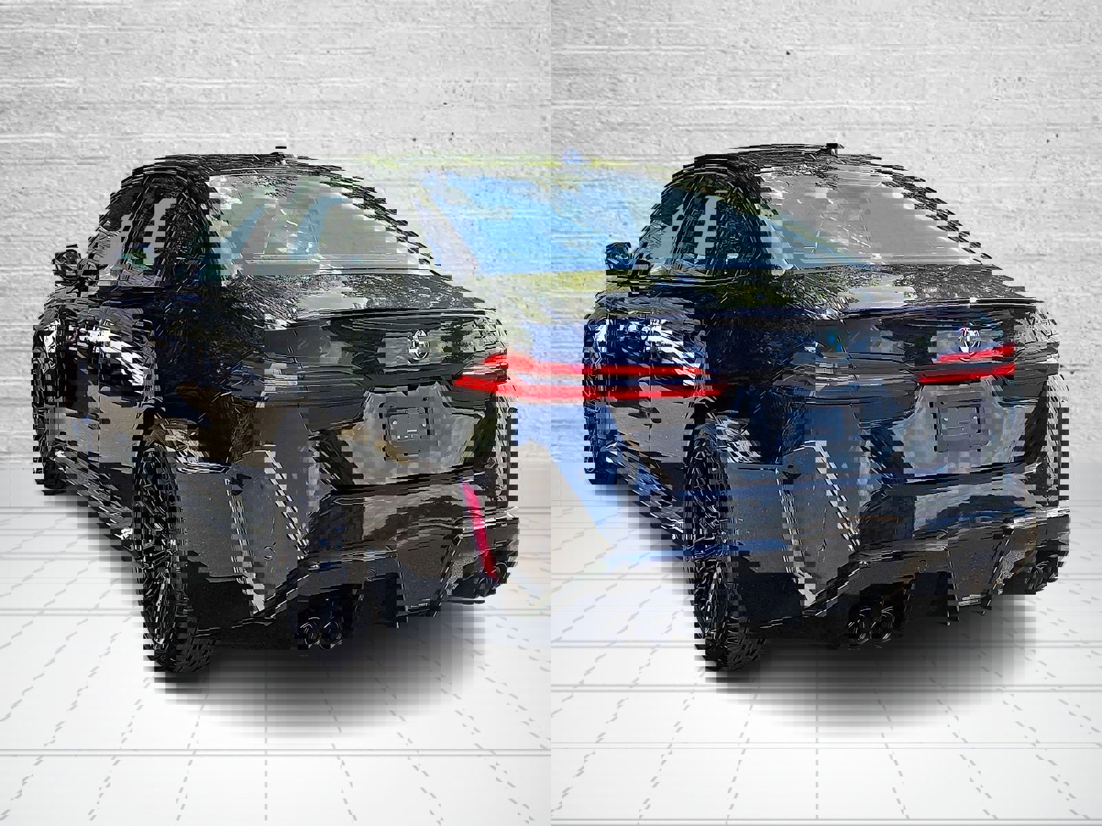 Used 2025 BMW M5 w/ Executive Package image 4