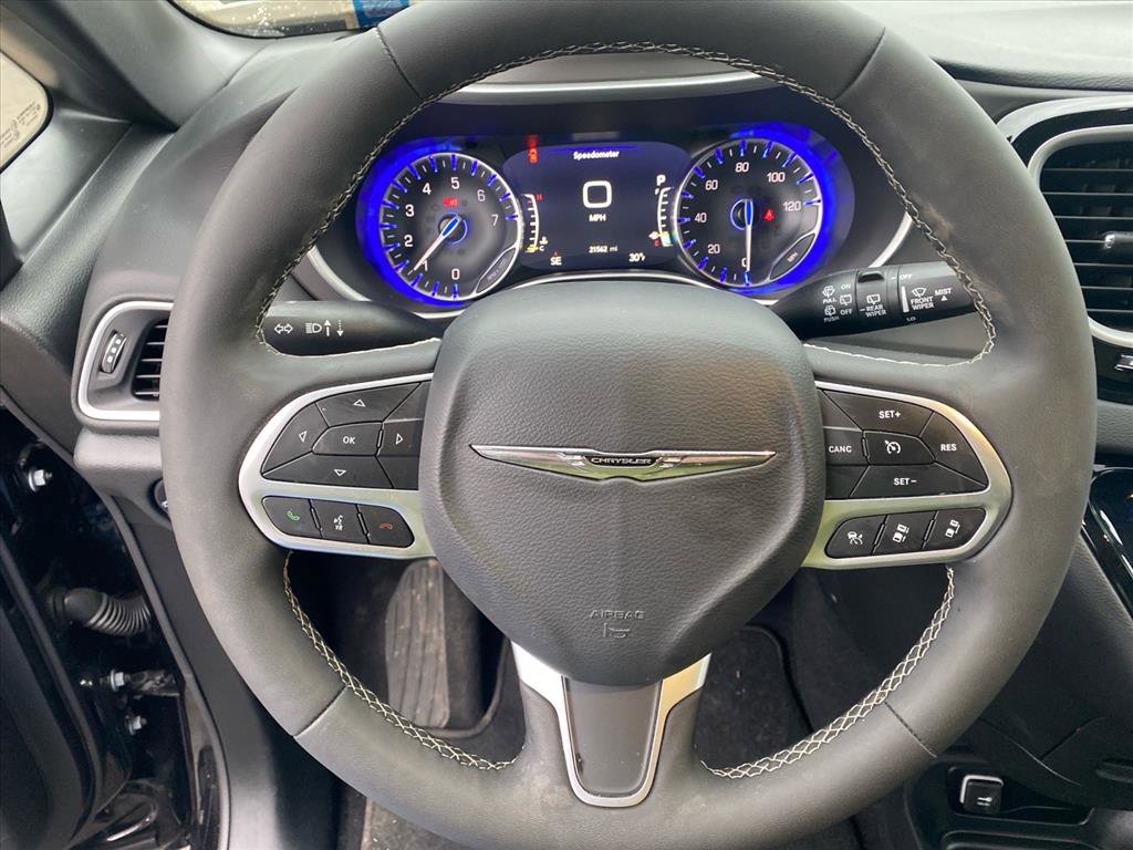 Used 2025 Chrysler Pacifica Select FWD image 10