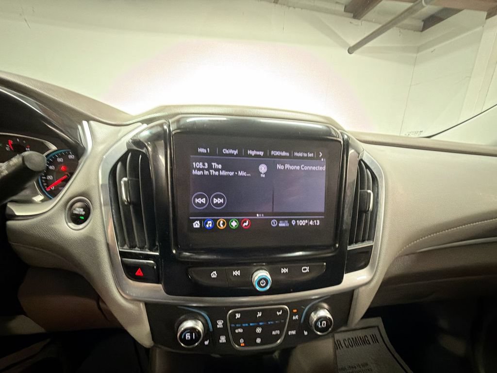 Used 2020 Chevrolet Traverse LT FWD image 13